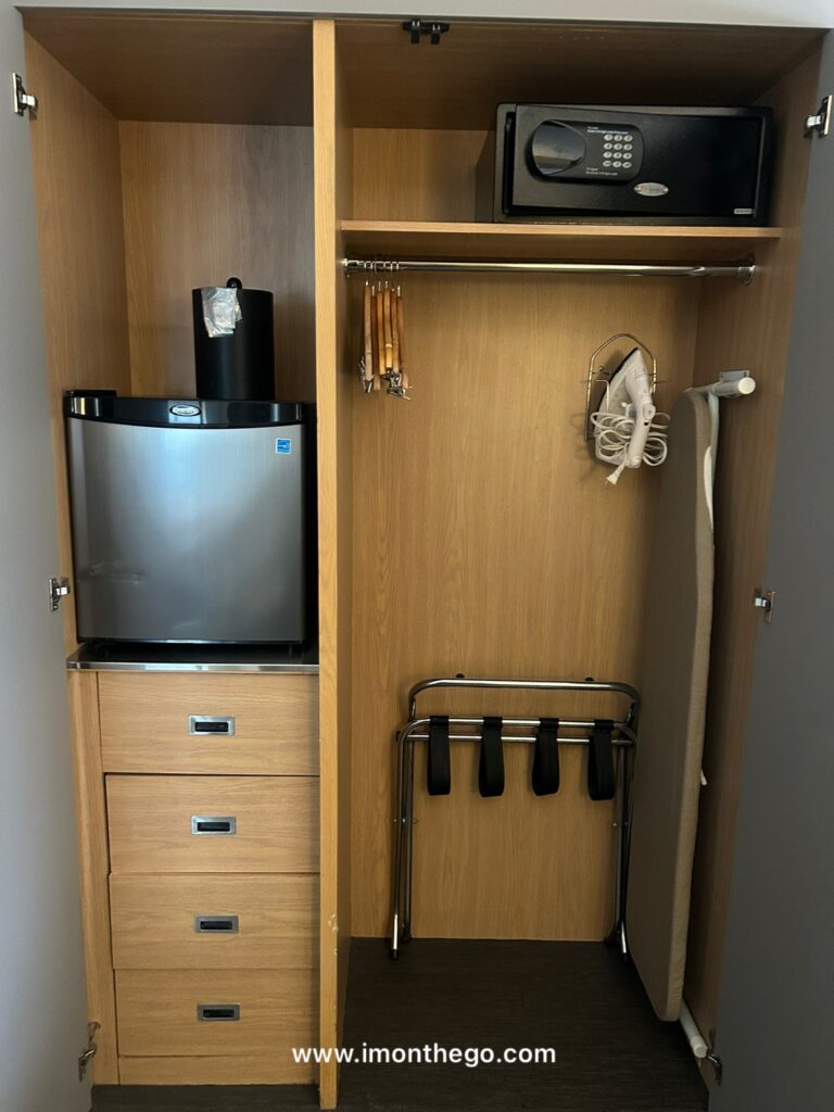 Holiday Inn Toronto Downtown Centre Review (2026): Is It Worth Staying? (Perfect Base for World Cup 2026) holiday inn toronto downtown centre review (7)