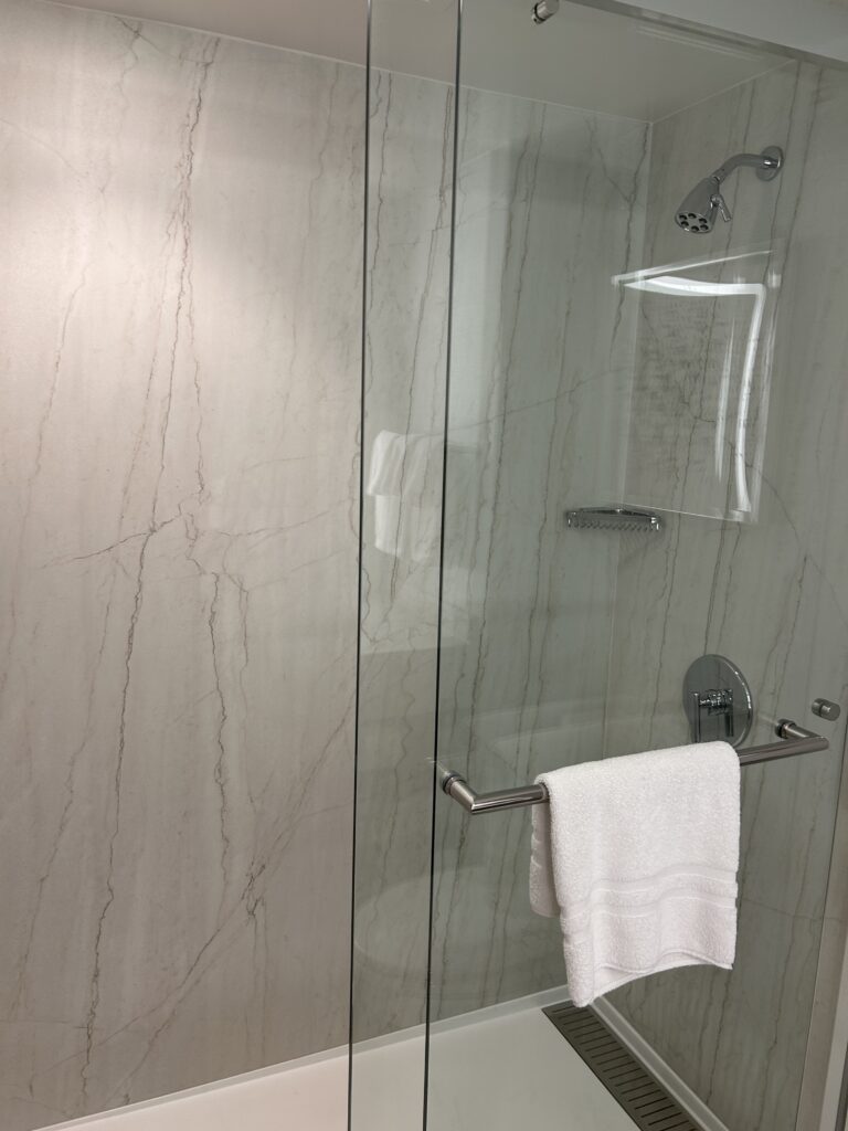 Clean and modern bathroom design at Hilton Los Angeles Airport 2
