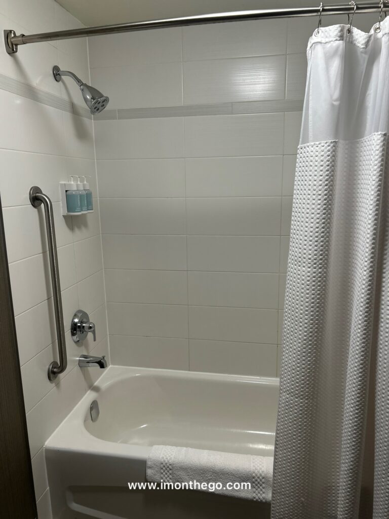 Courtyard by Marriott Toronto Downtown Review (2026): Is It Worth Staying? courtyard toronto downtown review (5)