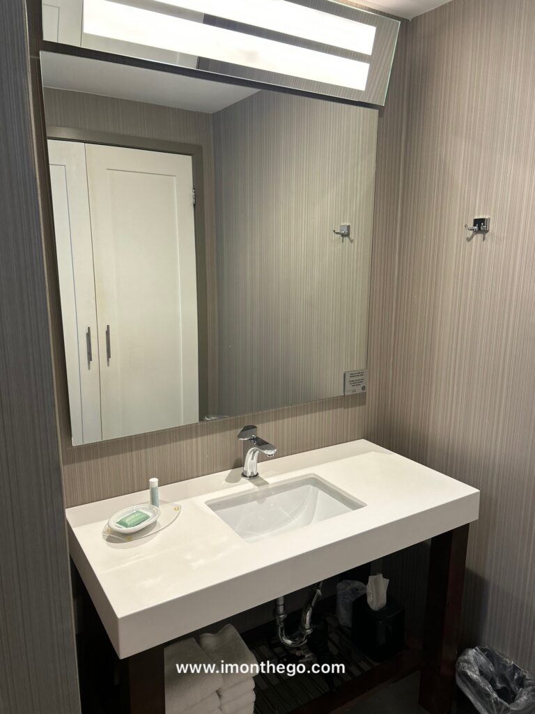Courtyard by Marriott Toronto Downtown Review (2026): Is It Worth Staying? courtyard toronto downtown review (7)