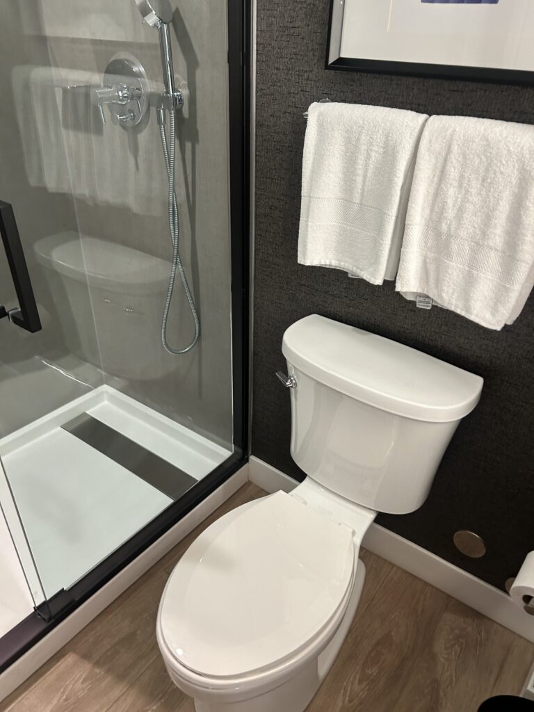 Sheraton Gateway Hotel in Toronto International Airport Review: Perfect for World Cup Travelers and Layovers toronto sheraton gateway hotel (12)