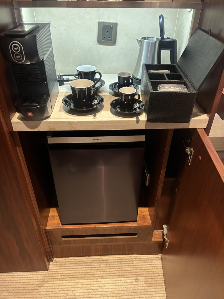 JW Marriott Marquis Dubai Review: The Hotel Emirates Gives for FREE! jw marriott marquis dubai hotel review (11)