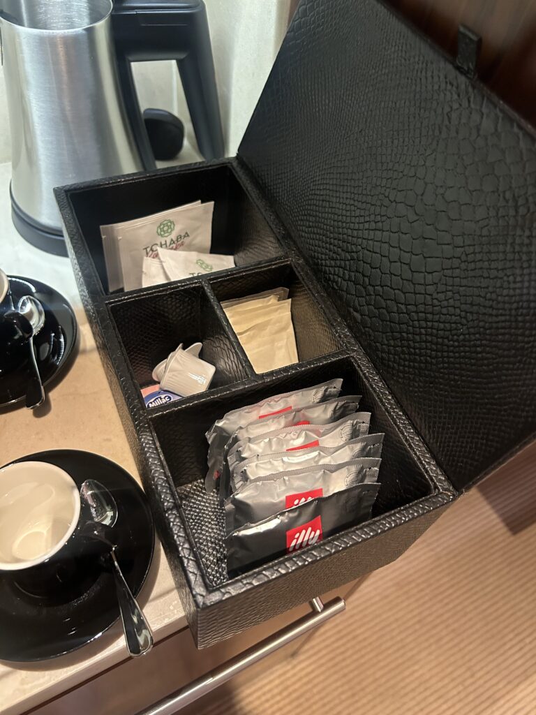 JW Marriott Marquis Dubai Review: The Hotel Emirates Gives for FREE! jw marriott marquis dubai hotel review (12)