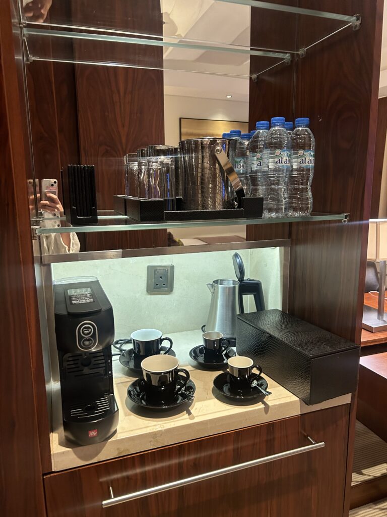 JW Marriott Marquis Dubai Review: The Hotel Emirates Gives for FREE! jw marriott marquis dubai hotel review (13)