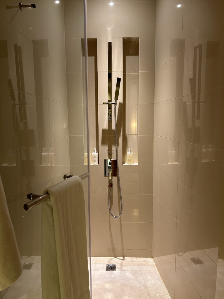 JW Marriott Marquis Dubai Review: The Hotel Emirates Gives for FREE! jw marriott marquis dubai hotel review (17)