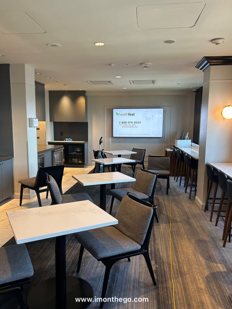 New York Marriott Downtown Review: The Good, The Bad, & The Reality pacious, modern, and quiet interior seating area of the 38th-floor Concierge Lounge at New York Marriott Downtown 2