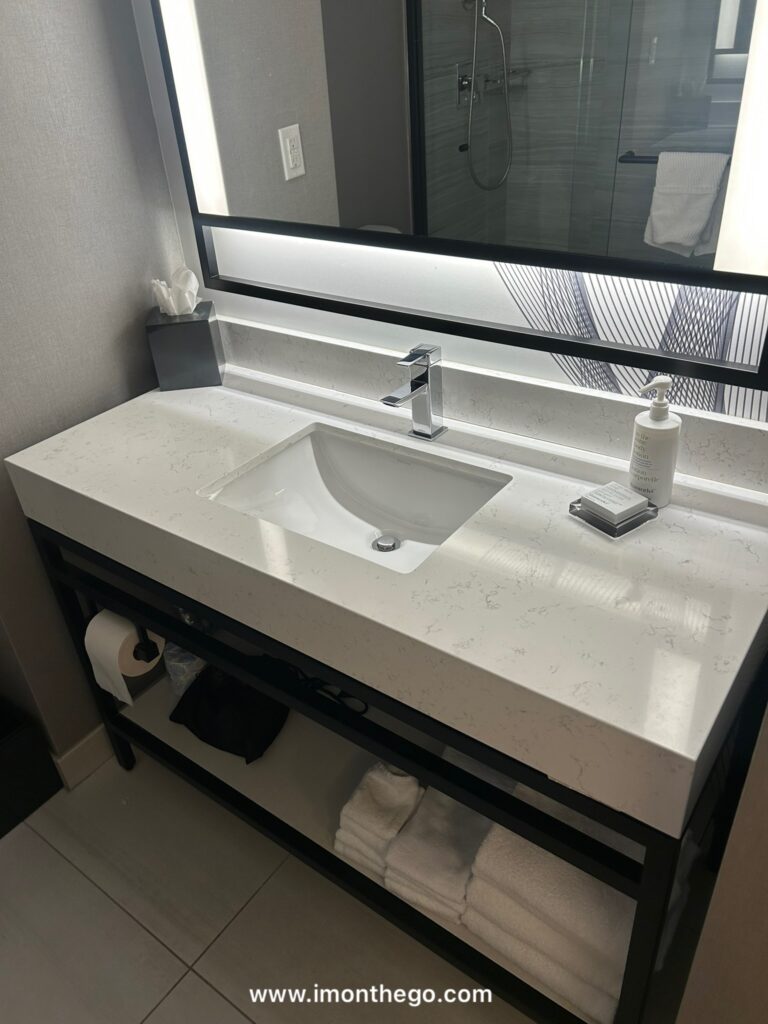 New York Marriott Downtown Review: The Good, The Bad, & The Reality new york marriot downtown review (9)